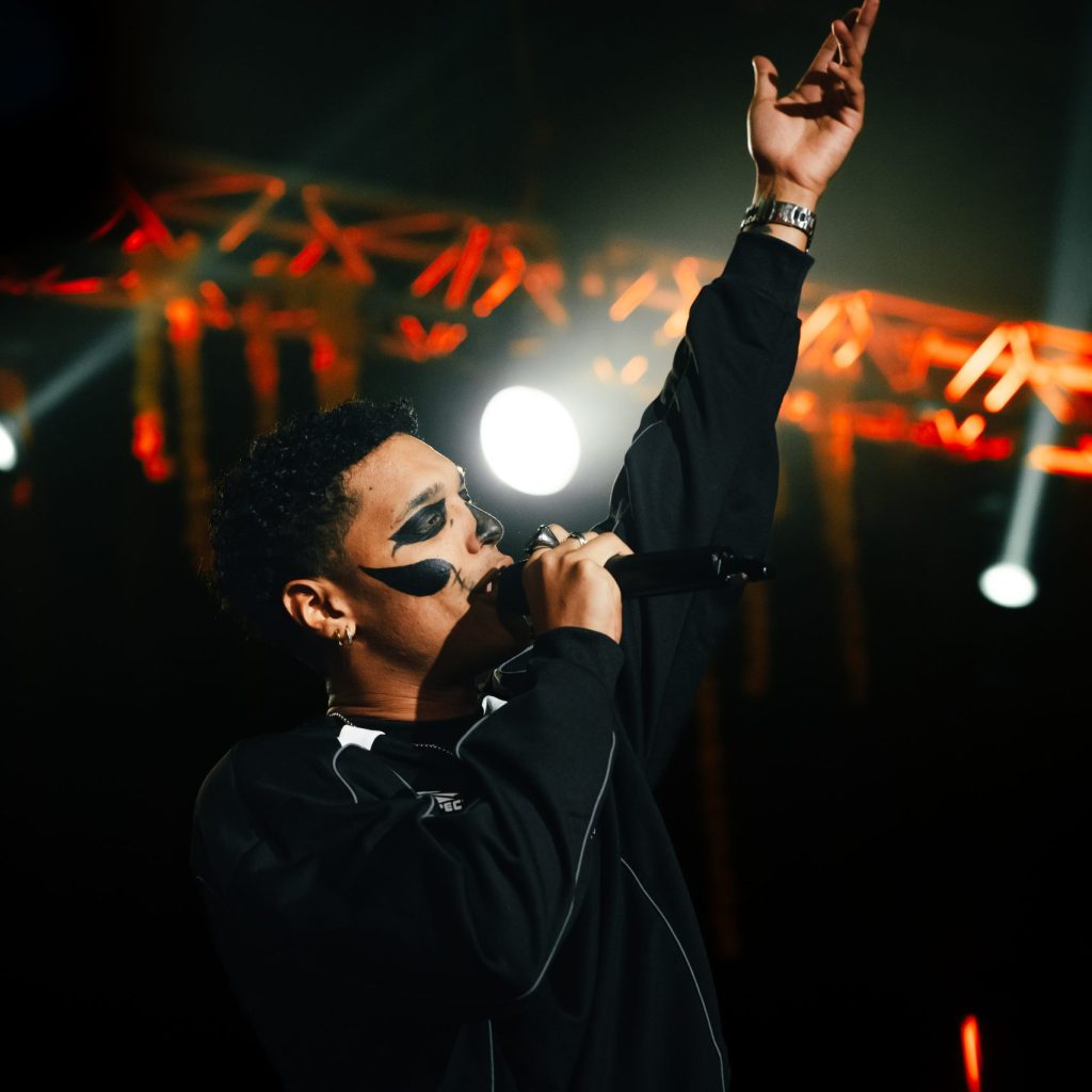 Leosscrew performing an explosive Molotov-inspired rap set with high-energy vibes.